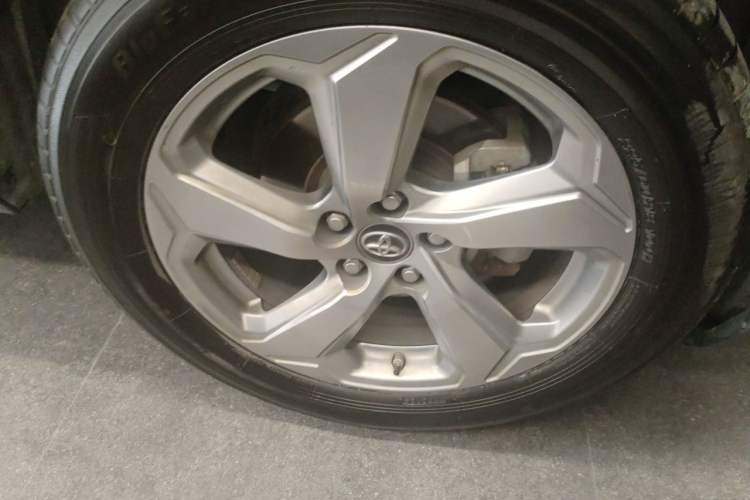 Used Toyota RAV4 2020 2.0L CVT Two-Wheel Drive Fashion PLUS Edition Right Front Wheel Hub