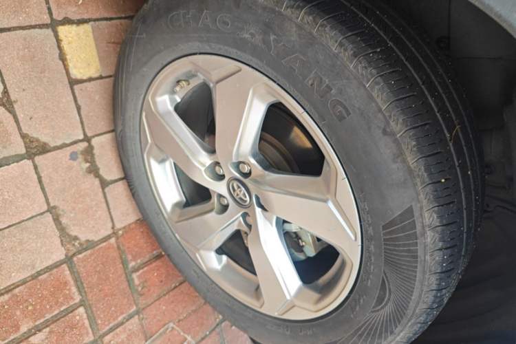 Used Toyota RAV4 2020 2.0L CVT Two-Wheel Drive Fashion Edition Right Front Wheel Hub
