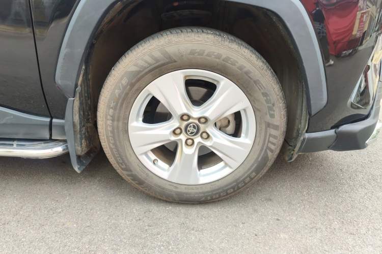 Used Toyota RAV4 2020 2.0L CVT Two-Wheel Drive Urban Edition Right Front Wheel Hub