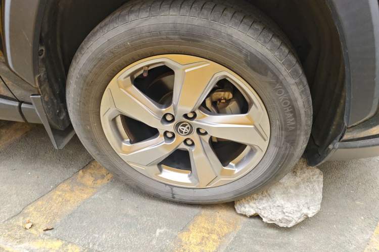 Used Toyota RAV4 2020 2.0L CVT Two-Wheel Drive Fashion Edition Right Front Wheel Hub