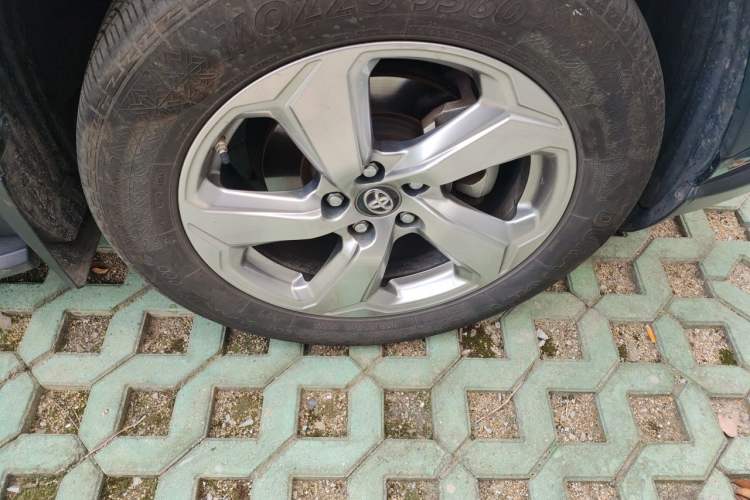 Used Toyota RAV4 2020 2.0L CVT Two-Wheel Drive Fashion Edition Right Front Wheel Hub