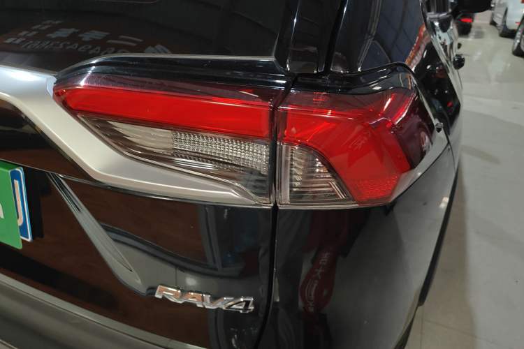 Used Toyota RAV4 2020 2.0L CVT Two-Wheel Drive Prestige Edition Right Rear Taillight