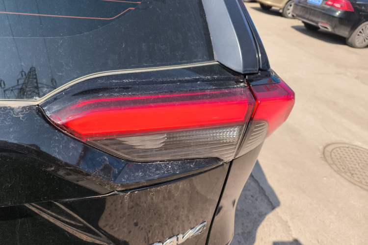 Used Toyota RAV4 2020 2.0L CVT Two-Wheel Drive Fashion Edition Right Rear Taillight