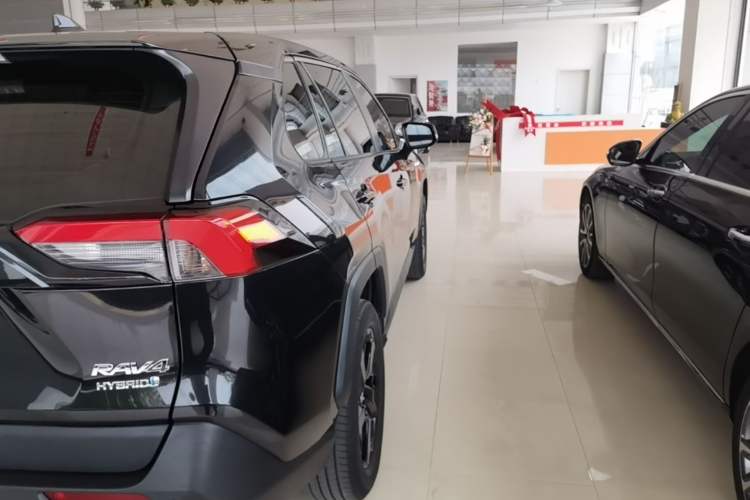Used Toyota RAV4 2020 Dual-Engine 2.5L E-CVT 4x4 Elite PLUS Edition Right Rear Taillight