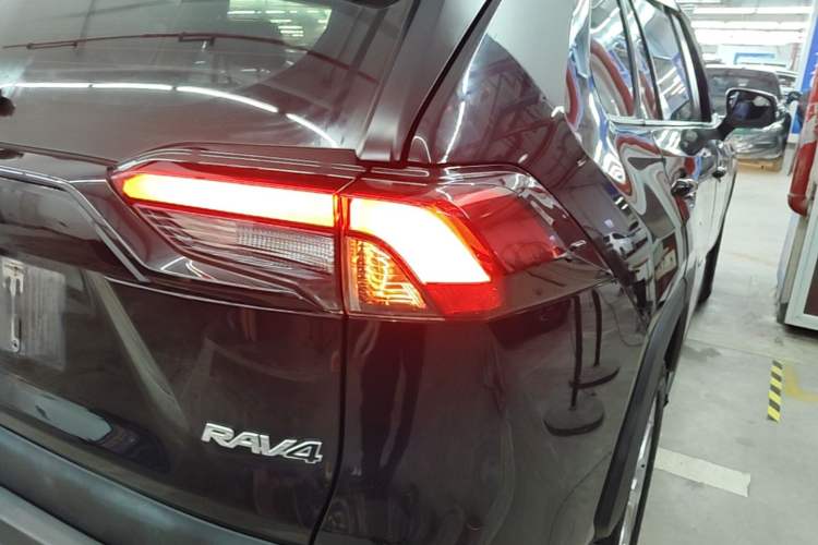 Used Toyota RAV4 2020 2.0L CVT Two-Wheel Drive Fashion Edition Right Rear Taillight