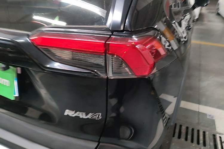 Used Toyota RAV4 2020 2.0L CVT Two-Wheel Drive Fashion Edition Right Rear Taillight