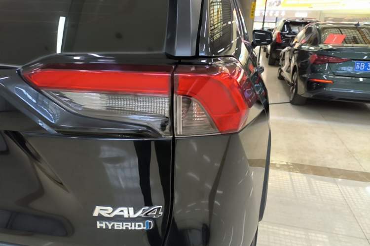 Used Toyota RAV4 2020 Dual-Engine 2.5L E-CVT Two-Wheel Drive Elite Edition Right Rear Taillight