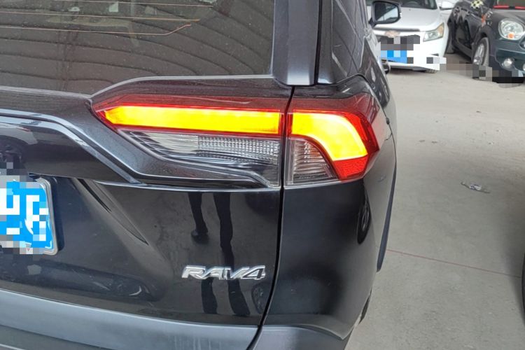Used Toyota RAV4 2020 2.0L CVT Two-Wheel Drive Fashion Edition Right Rear Taillight