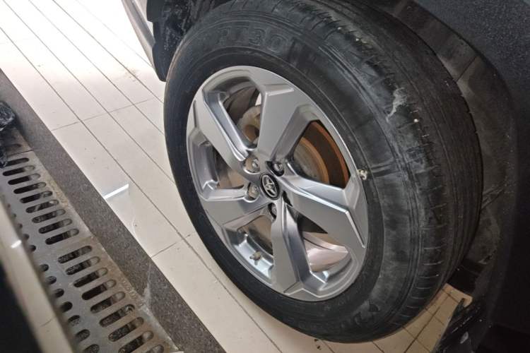 Used Toyota RAV4 2020 2.0L CVT 4x4 Trend Edition Right Rear Wheel Hub