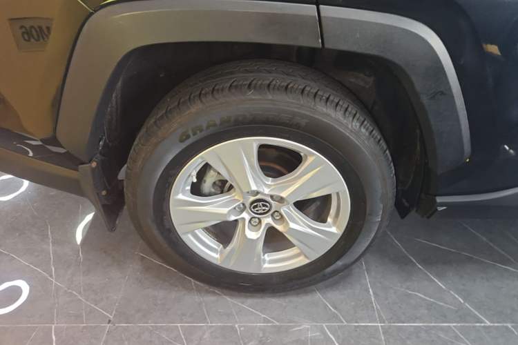 Used Toyota RAV4 2020 2.0L CVT Two-Wheel Drive Urban Edition Right Rear Wheel Hub
