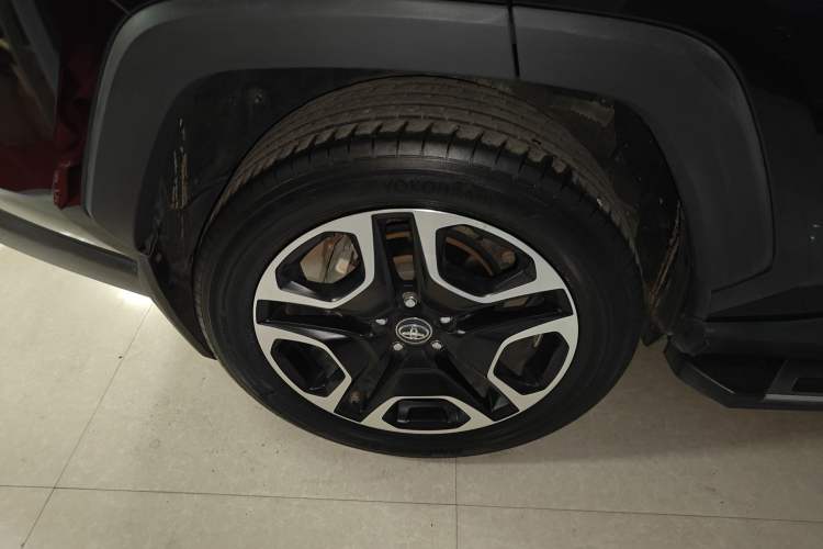Used Toyota RAV4 2020 2.0L CVT Two-Wheel Drive Prestige Edition Right Rear Wheel Hub