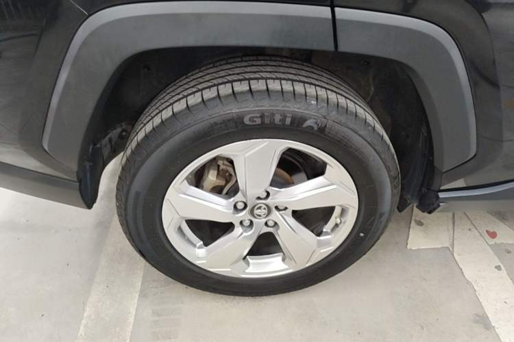 Used Toyota RAV4 2020 2.0L CVT Two-Wheel Drive Fashion Edition Right Rear Wheel Hub