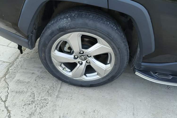 Used Toyota RAV4 2020 2.0L CVT 4x4 Style PLUS Edition Right Rear Wheel Hub
