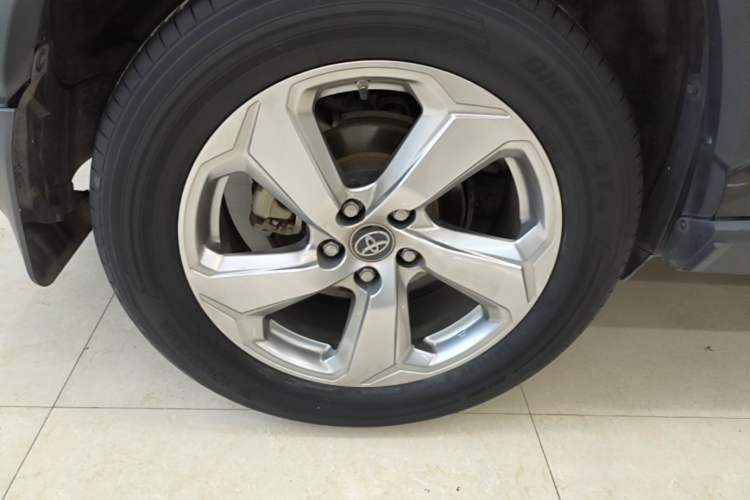 Used Toyota RAV4 2020 Dual-Engine 2.5L E-CVT Two-Wheel Drive Elite Edition Right Rear Wheel Hub