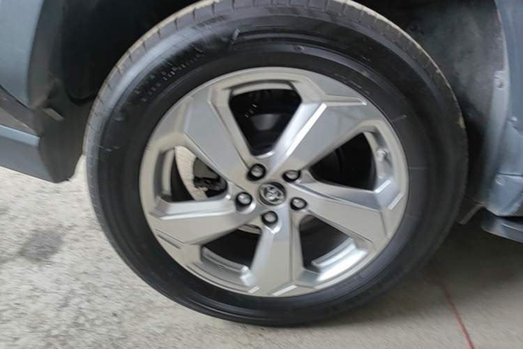 Used Toyota RAV4 2020 2.0L CVT Two-Wheel Drive Fashion Edition Right Rear Wheel Hub