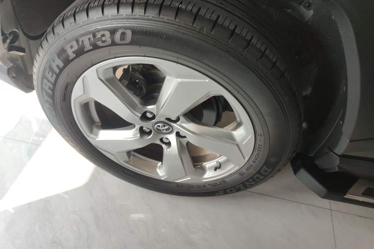 Used Toyota RAV4 2020 2.0L CVT Two-Wheel Drive Fashion Edition Right Rear Wheel Hub