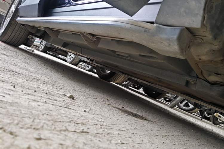 Used Toyota RAV4 2020 2.0L CVT Two-Wheel Drive Fashion Edition Right Side Sill