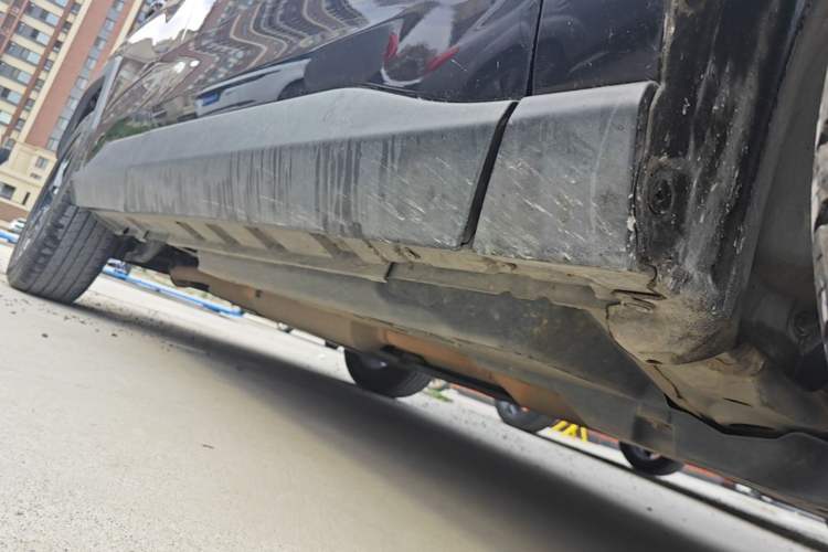 Used Toyota RAV4 2020 Dual-Engine 2.5L E-CVT 4x4 Elite PLUS Edition Right Side Sill