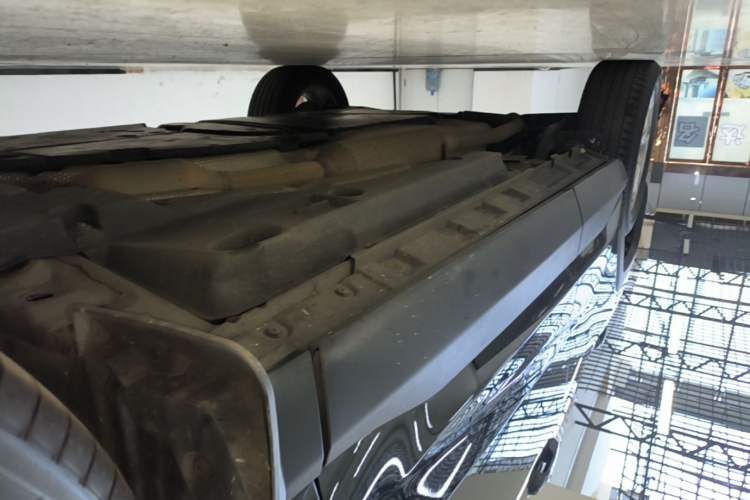 Used Toyota RAV4 2020 Dual-Engine 2.5L E-CVT Two-Wheel Drive Elite Edition Right Side Sill