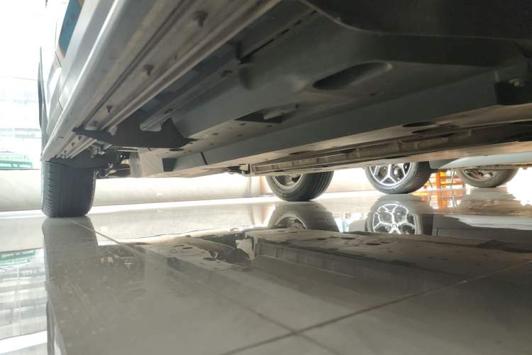 Used Toyota RAV4 2020 2.0L CVT Two-Wheel Drive Fashion Edition Right Side Sill