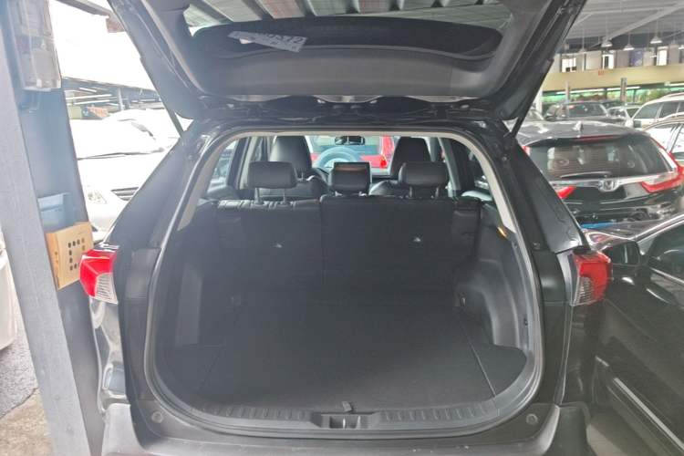 Used Toyota RAV4 2020 2.0L CVT 4x4 Trend Edition Trunk