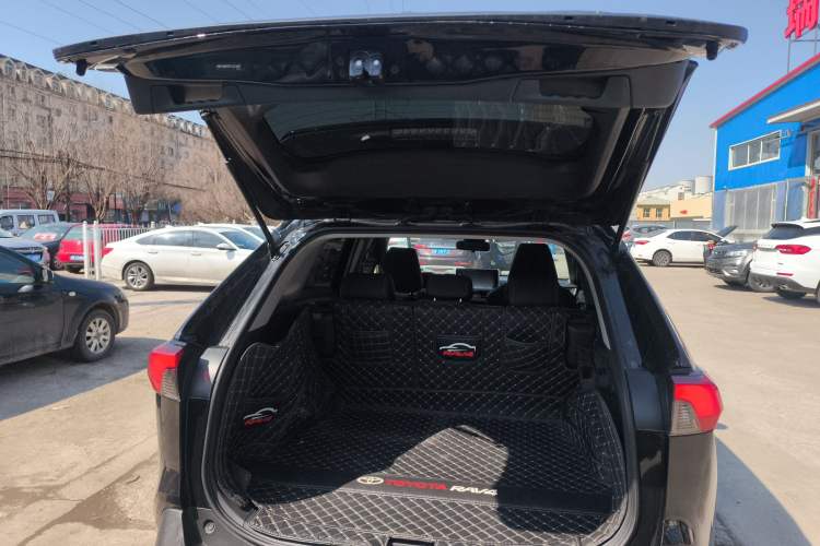 Used Toyota RAV4 2020 2.0L CVT Two-Wheel Drive Fashion Edition Trunk