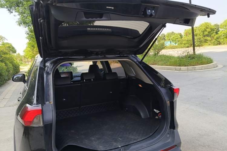 Used Toyota RAV4 2020 2.0L CVT 4x4 Style PLUS Edition Trunk