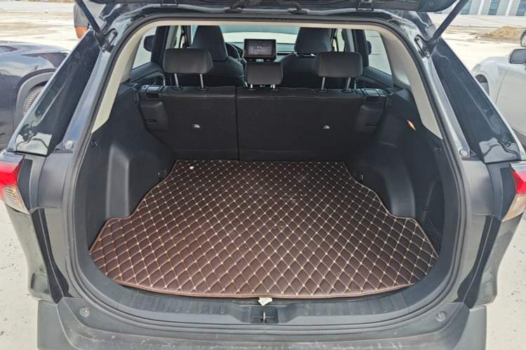 Used Toyota RAV4 2020 Dual-Engine 2.5L E-CVT 4x4 Elite PLUS Edition Trunk