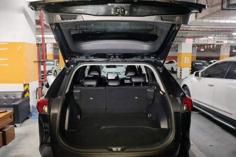 Used Toyota RAV4 2020 2.0L CVT Two-Wheel Drive Fashion Edition Trunk