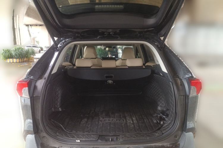 Used Toyota RAV4 2020 2.0L CVT Two-Wheel Drive Fashion PLUS Edition Trunk