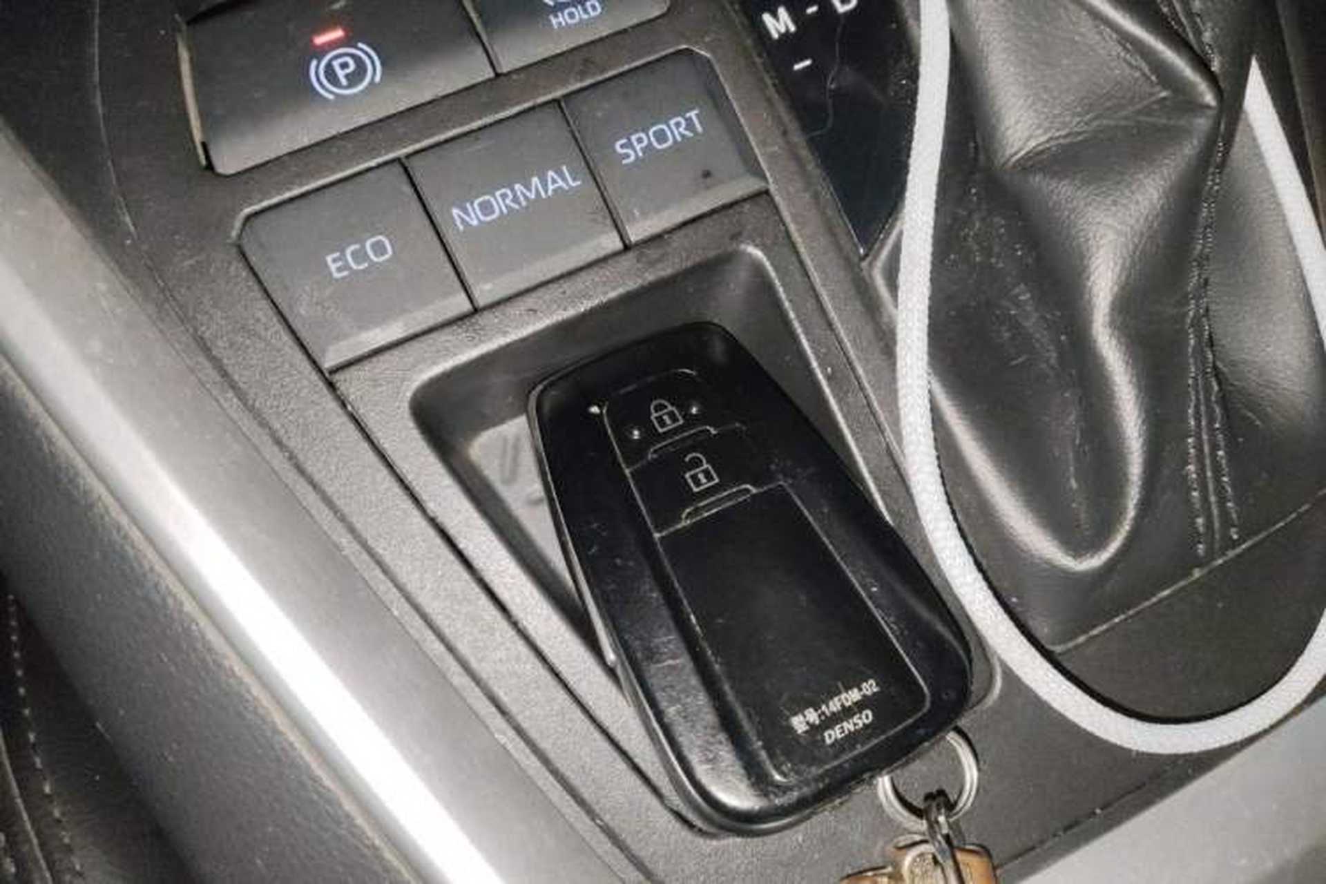 Used Toyota RAV4 2020 2.0L CVT Two-Wheel Drive Fashion Edition Vehicle Key
