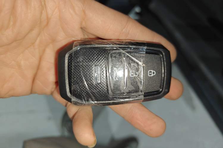 Used Toyota RAV4 2020 2.0L CVT Two-Wheel Drive Prestige Edition Vehicle Key