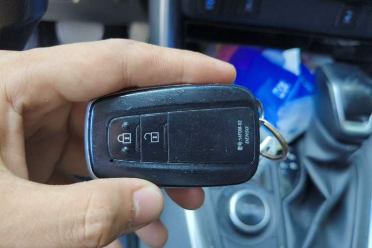 Used Toyota RAV4 2020 Dual-Engine 2.5L E-CVT 4x4 Elite PLUS Edition Vehicle Key
