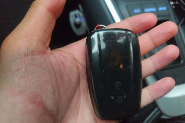 Used Toyota RAV4 2020 2.0L CVT Two-Wheel Drive Fashion Edition Vehicle Key