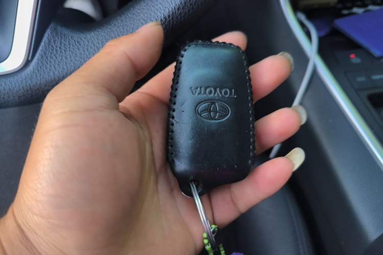 Used Toyota RAV4 2020 2.0L CVT Two-Wheel Drive Fashion Edition Vehicle Key