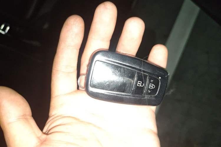 Used Toyota RAV4 2020 2.0L CVT Two-Wheel Drive Fashion Edition Vehicle Key