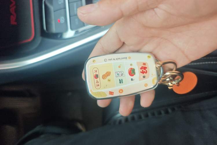 Used Toyota RAV4 2020 2.0L CVT Two-Wheel Drive Fashion Edition Vehicle Key