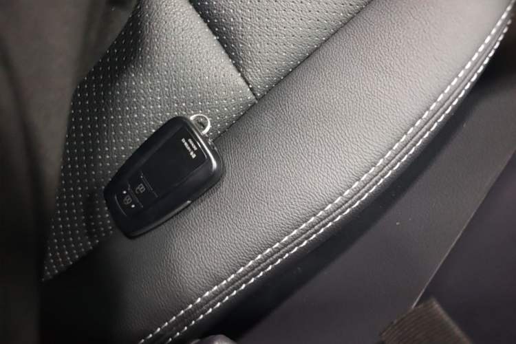 Used Toyota RAV4 2020 2.0L CVT Two-Wheel Drive Fashion Edition Vehicle Key