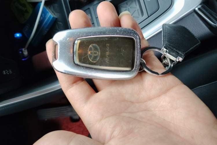Used Toyota RAV4 2020 Dual-Engine 2.5L E-CVT Two-Wheel Drive Elite Edition Vehicle Key