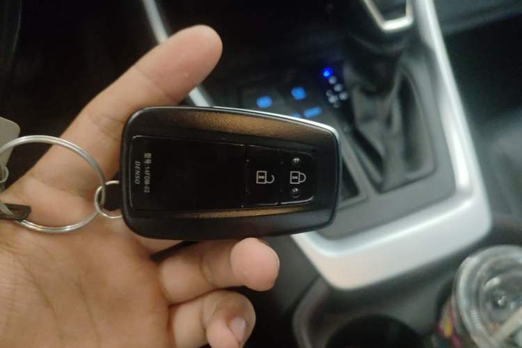 Used Toyota RAV4 2020 2.0L CVT Two-Wheel Drive Fashion PLUS Edition Vehicle Key