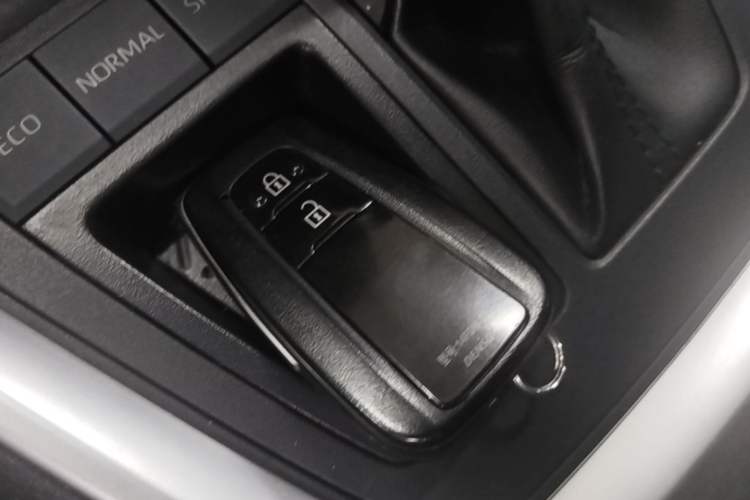 Used Toyota RAV4 2020 2.0L CVT Two-Wheel Drive Fashion PLUS Edition Vehicle Key