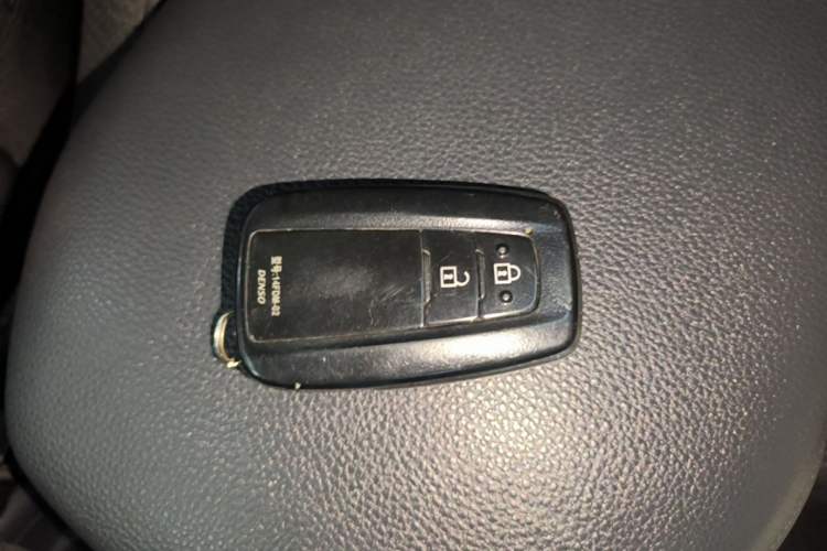 Used Toyota RAV4 2020 Dual-Engine 2.5L E-CVT Two-Wheel Drive Elite Edition Vehicle Key