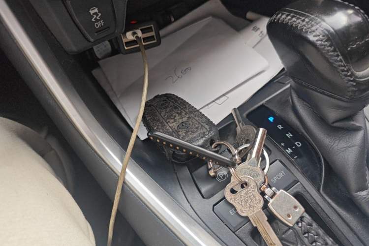 Used Toyota RAV4 2020 2.0L CVT Two-Wheel Drive Fashion Edition Vehicle Key