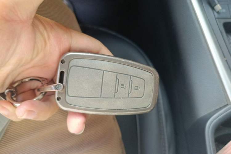 Used Toyota RAV4 2020 2.0L CVT Two-Wheel Drive Fashion Edition Vehicle Key
