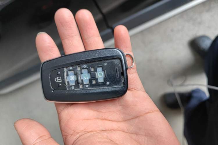 Used Toyota RAV4 2020 2.0L CVT Two-Wheel Drive Fashion Edition Vehicle Key