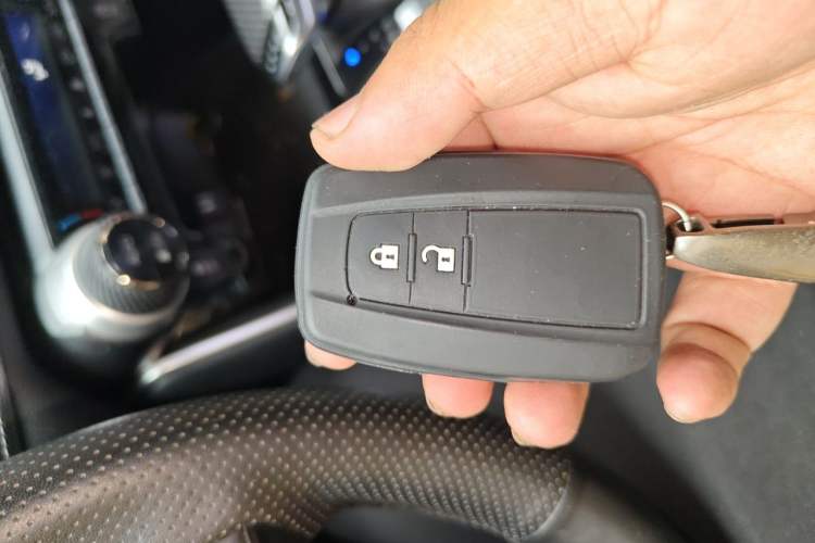 Used Toyota RAV4 2020 2.0L CVT Two-Wheel Drive Fashion Edition Vehicle Key