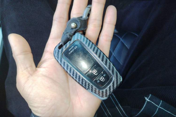 Used Toyota RAV4 2020 2.0L CVT Two-Wheel Drive Fashion Edition Vehicle Key