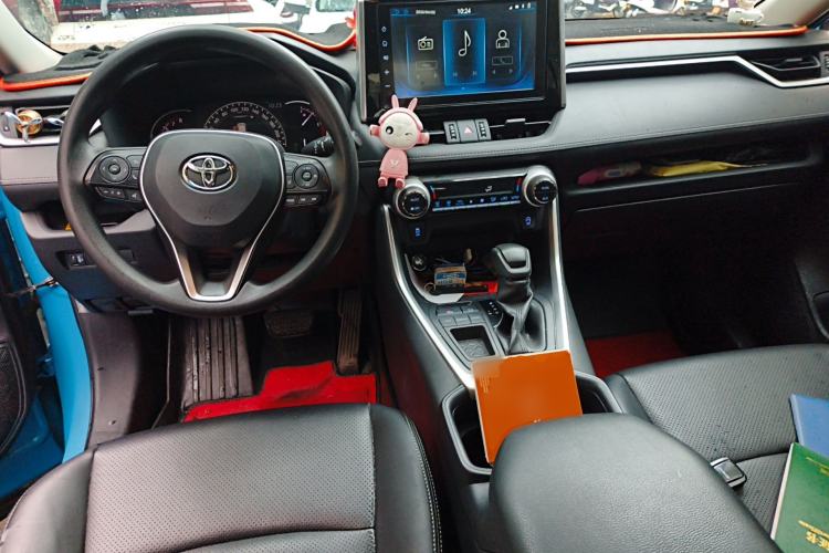 Used Toyota RAV4 2020 2.0L CVT Two-Wheel Drive Fashion Edition Center Console
