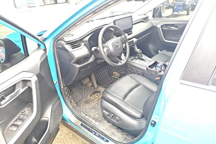 Used Toyota RAV4 2020 2.0L CVT Two-Wheel Drive Fashion Edition Driver Seat