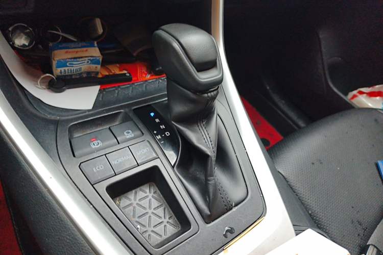 Used Toyota RAV4 2020 2.0L CVT Two-Wheel Drive Fashion Edition Gear Lever